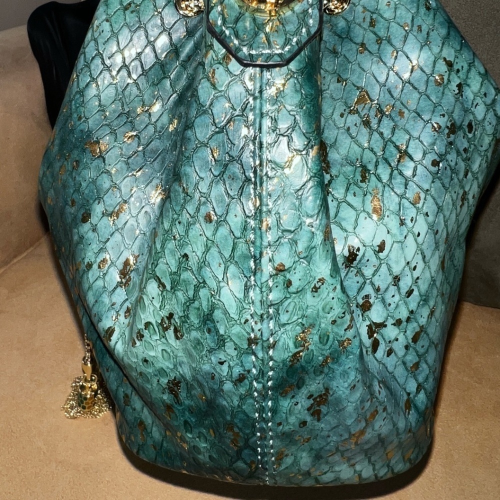 Vegan Leather Green/Gold Snake Print Bucket Bag w/Goldfish Drawstring/Top Handle - Picture 9 of 16